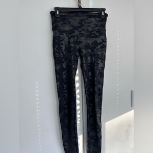 NEW never worn SPANX black metallic camo leggings in size medium.